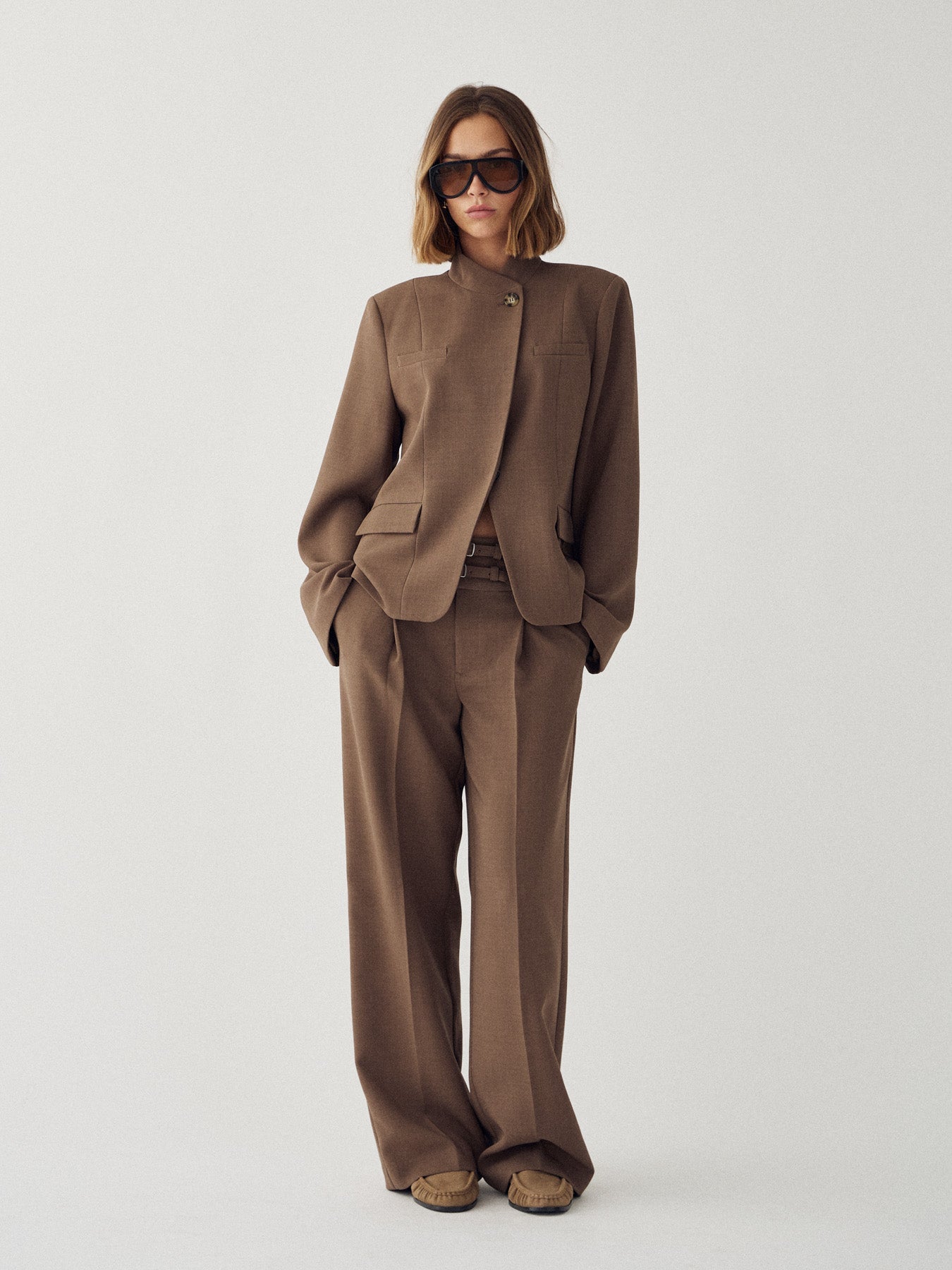 Monique blazer & Darryl pants sand