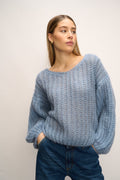 Noellas Joseph Knit Sweater Dusty Blue. Køb Striktrøjer hos www.noellafashion.dk