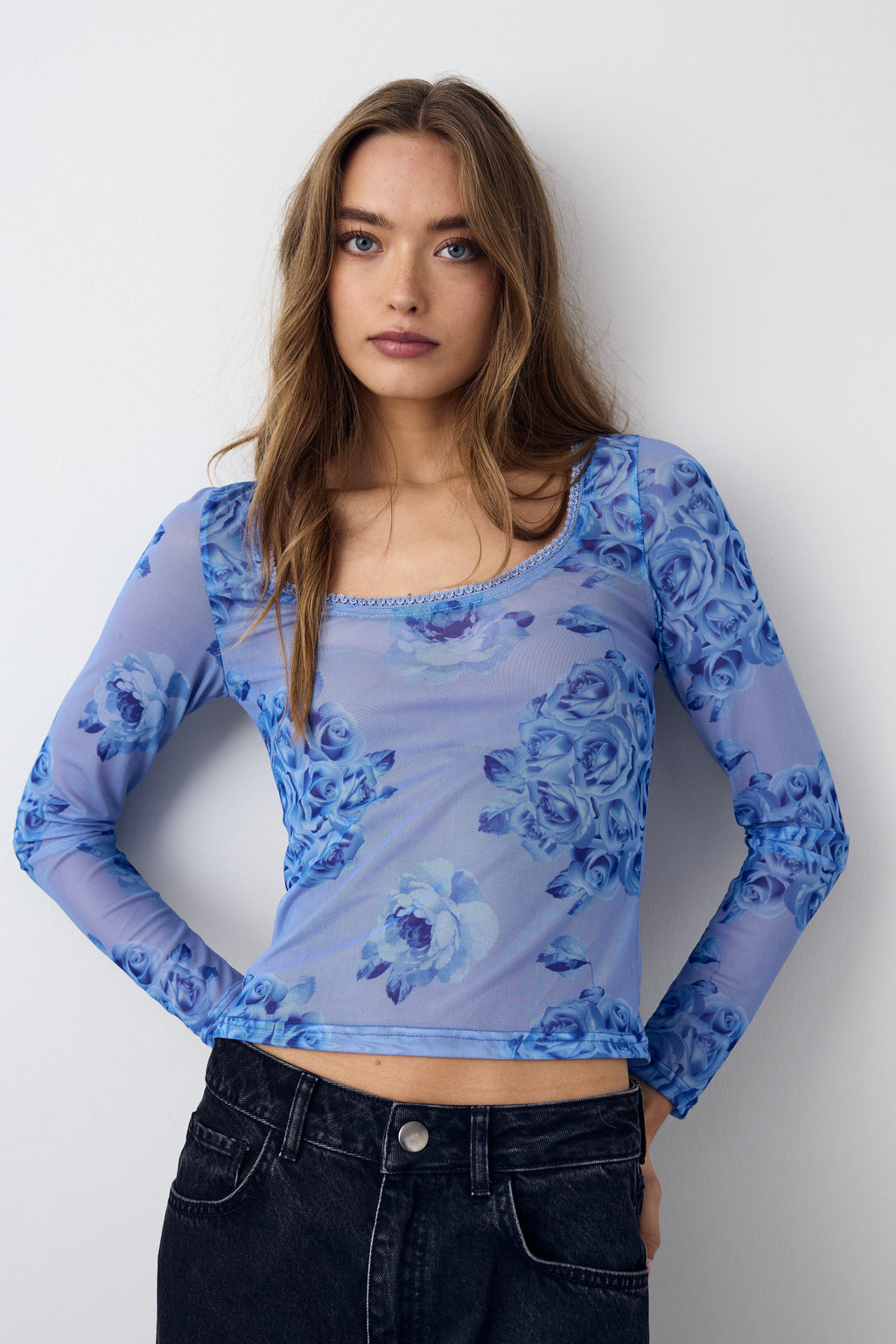Noellas Kilea Top LS Tobi Blue Print. Køb Bluser hos www.noellafashion.dk