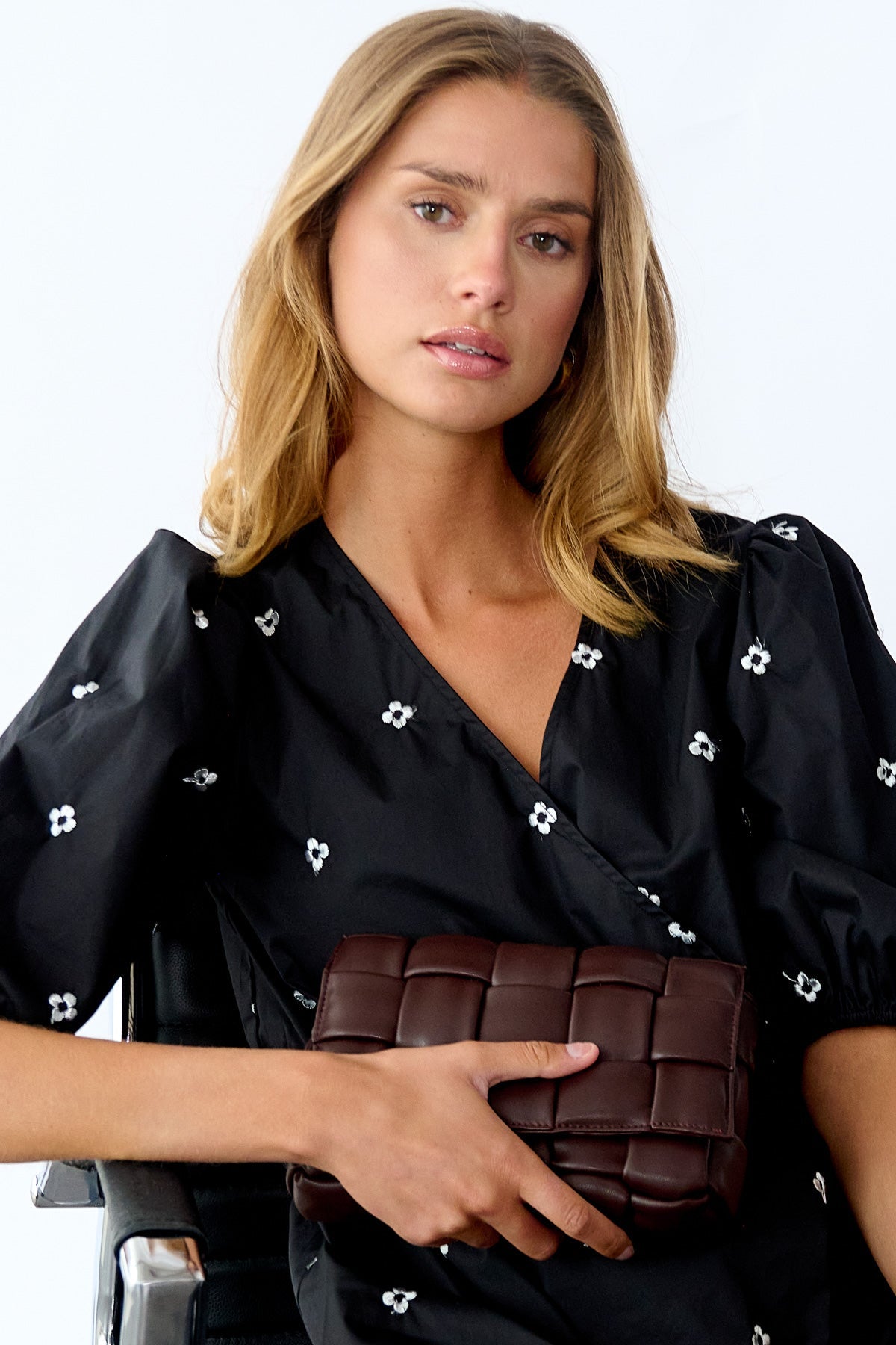 Noellas Brick Bag Dark Brown. Køb Tasker hos www.noellafashion.dk