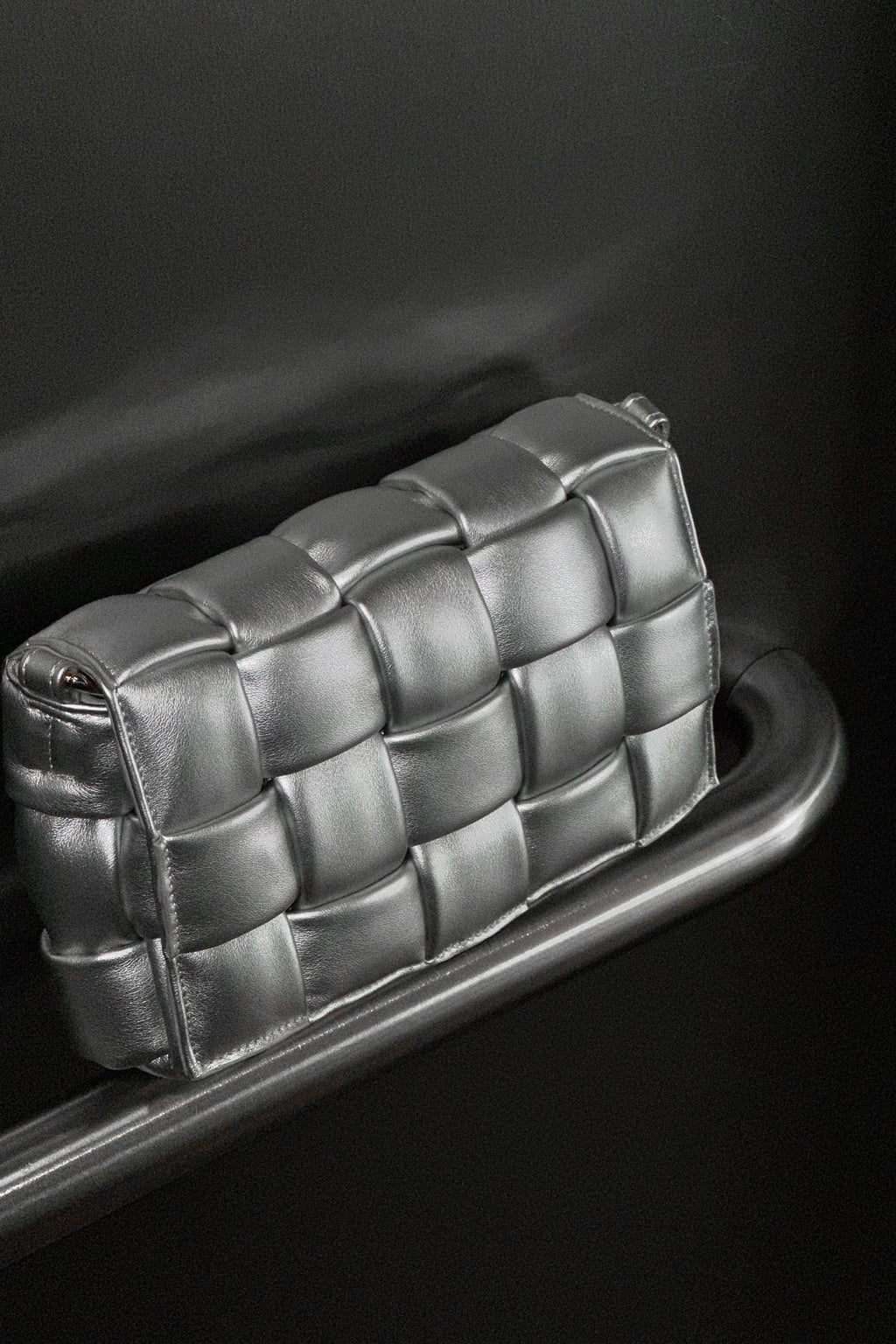 Noellas Brick Bag Silver. Køb Tasker hos www.noellafashion.dk