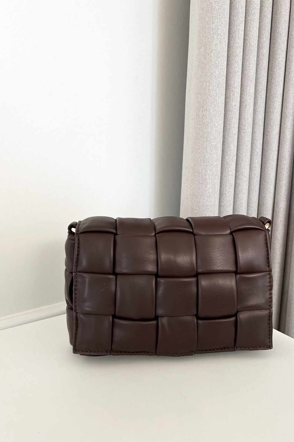 Noellas Brick Bag Dark Brown. Køb Tasker hos www.noellafashion.dk