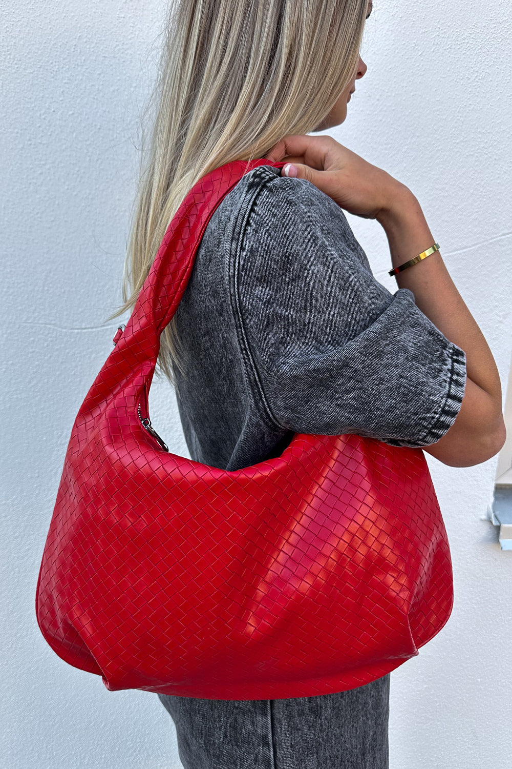 Noellas Peony Hobo Bag Red. Køb Tasker hos www.noellafashion.dk