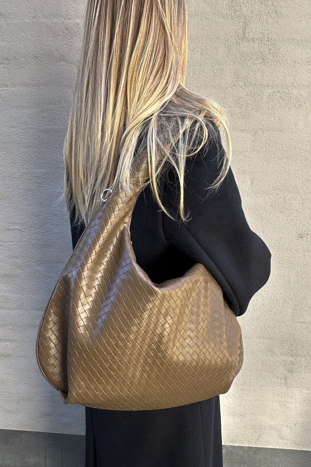 Noellas Peony Hobo Bag Dark Olive. Køb Tasker hos www.noellafashion.dk