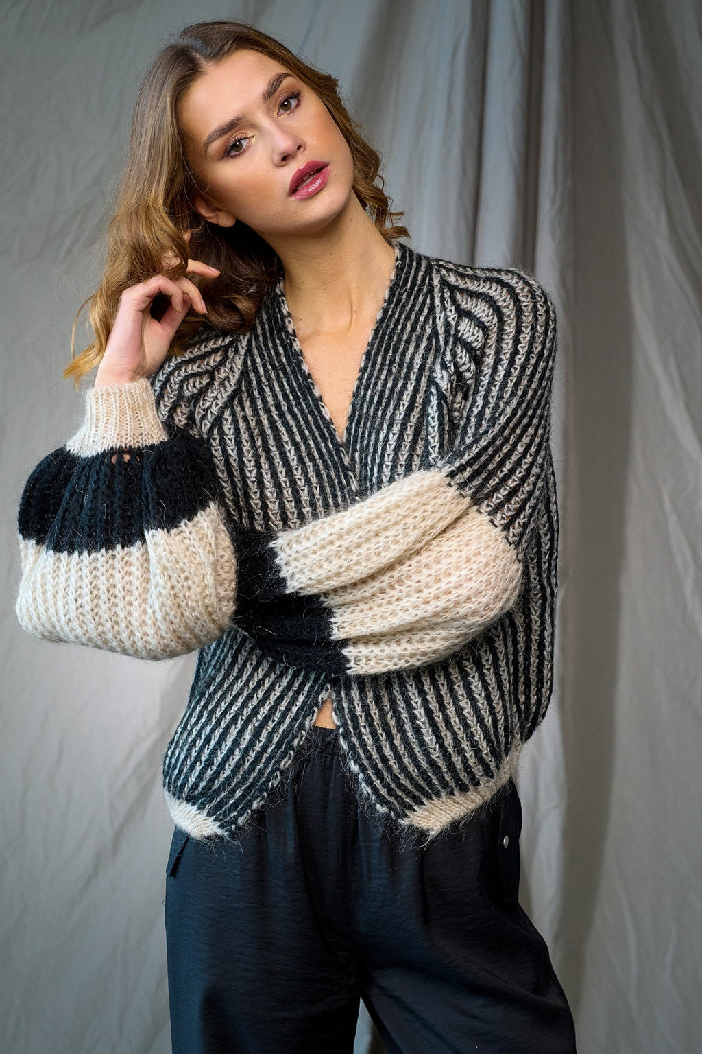 Noellas Liana Knit Cardigan Cream/black. Køb Cardigans hos www.noellafashion.dk